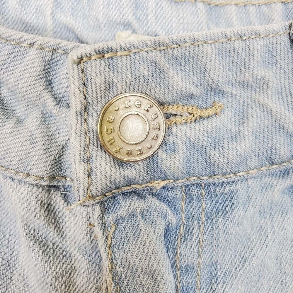 REFUGE DISTRESSED BLEACHED DENIM SHORTS - Picture 4 of 7